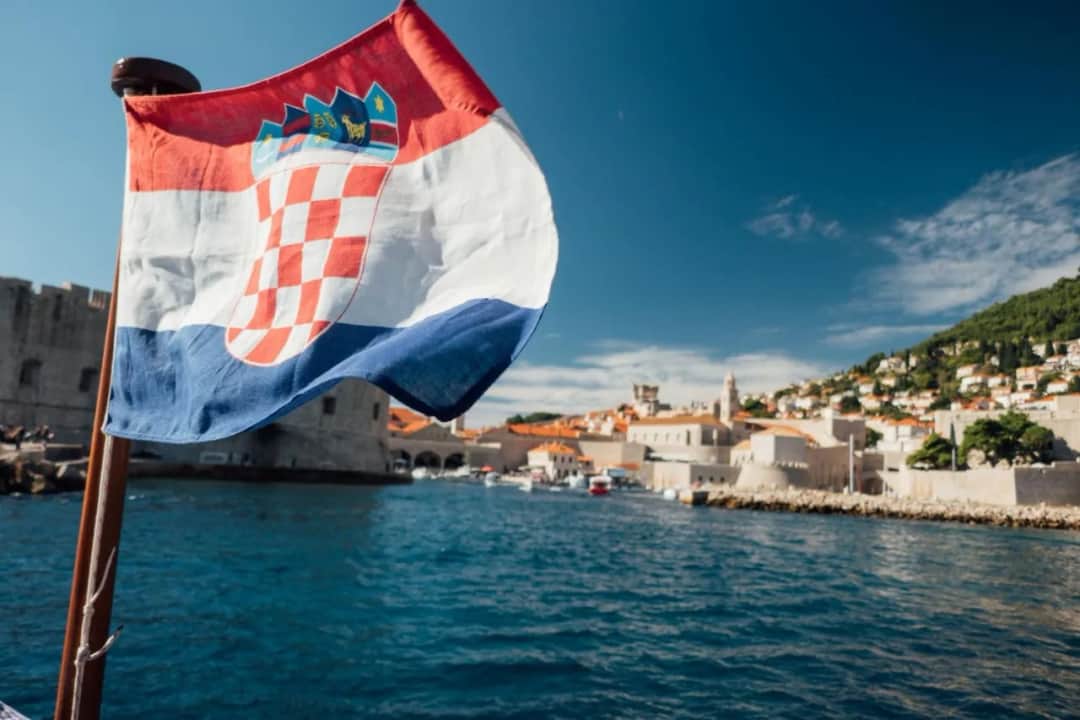 Wakacje w Chorwacji: Przepisy celne i limity. Sprawdź, co zabrać!