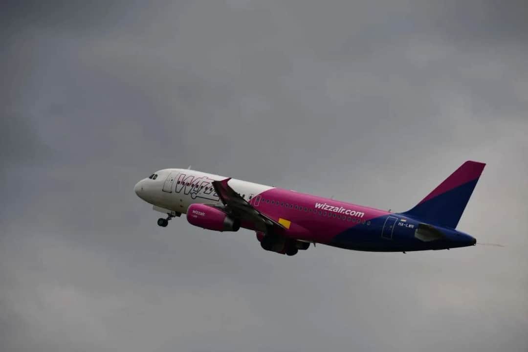 Wizz Air: Ile alkoholu możesz zabrać? Uniknij konfiskaty!