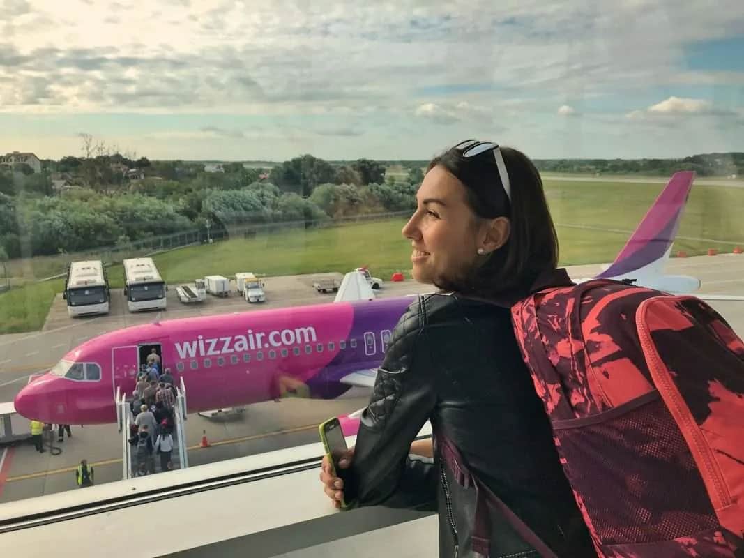 Bagaż rejestrowany Wizz Air: Co spakować, by uniknąć problemów?